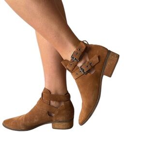 Chinese Laundry Butterscotch Suede Dual Buckle Ankle Boots Size 8 Adjustable
